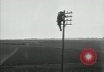 Image un entretien de routine des lignes de communications France, 1918, de la seconde 56 séquences d'archives historiques vidéo 65675029214