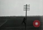 Image un entretien de routine des lignes de communications France, 1918, de la seconde 62 séquences d'archives historiques vidéo 65675029214