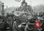 Standbild Tauben veröffentlicht in Celebration Paris Frankreich, 1919, aus Sekunde 13 historischem Filmmaterial Videoclip 65675029217