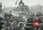 Standbild Tauben veröffentlicht in Celebration Paris Frankreich, 1919, aus Sekunde 17 historischem Filmmaterial Videoclip 65675029217