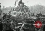 Standbild Tauben veröffentlicht in Celebration Paris Frankreich, 1919, aus Sekunde 18 historischem Filmmaterial Videoclip 65675029217