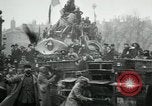 Standbild Tauben veröffentlicht in Celebration Paris Frankreich, 1919, aus Sekunde 19 historischem Filmmaterial Videoclip 65675029217