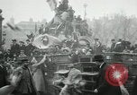 Standbild Tauben veröffentlicht in Celebration Paris Frankreich, 1919, aus Sekunde 22 historischem Filmmaterial Videoclip 65675029217