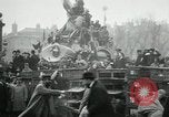 Standbild Tauben veröffentlicht in Celebration Paris Frankreich, 1919, aus Sekunde 23 historischem Filmmaterial Videoclip 65675029217