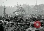 Standbild Tauben veröffentlicht in Celebration Paris Frankreich, 1919, aus Sekunde 25 historischem Filmmaterial Videoclip 65675029217