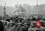 Standbild Tauben veröffentlicht in Celebration Paris Frankreich, 1919, aus Sekunde 26 historischem Filmmaterial Videoclip 65675029217