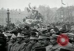 Standbild Tauben veröffentlicht in Celebration Paris Frankreich, 1919, aus Sekunde 31 historischem Filmmaterial Videoclip 65675029217