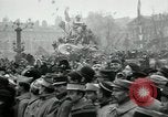 Standbild Tauben veröffentlicht in Celebration Paris Frankreich, 1919, aus Sekunde 34 historischem Filmmaterial Videoclip 65675029217