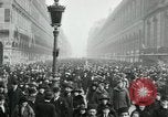 Standbild Tauben veröffentlicht in Celebration Paris Frankreich, 1919, aus Sekunde 44 historischem Filmmaterial Videoclip 65675029217