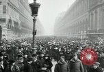 Standbild Tauben veröffentlicht in Celebration Paris Frankreich, 1919, aus Sekunde 46 historischem Filmmaterial Videoclip 65675029217