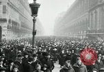 Standbild Tauben veröffentlicht in Celebration Paris Frankreich, 1919, aus Sekunde 47 historischem Filmmaterial Videoclip 65675029217