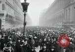 Standbild Tauben veröffentlicht in Celebration Paris Frankreich, 1919, aus Sekunde 49 historischem Filmmaterial Videoclip 65675029217