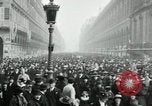 Standbild Tauben veröffentlicht in Celebration Paris Frankreich, 1919, aus Sekunde 53 historischem Filmmaterial Videoclip 65675029217