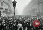 Standbild Tauben veröffentlicht in Celebration Paris Frankreich, 1919, aus Sekunde 54 historischem Filmmaterial Videoclip 65675029217