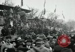 Standbild Tauben veröffentlicht in Celebration Paris Frankreich, 1919, aus Sekunde 57 historischem Filmmaterial Videoclip 65675029217