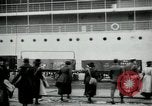 Immagine di La Croce Rossa infermieri tornare negli Stati Uniti Saint Nazaire Francia, 1919, secondo 11 filmato di repertorio 65675029221