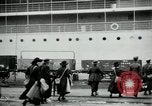 Immagine di La Croce Rossa infermieri tornare negli Stati Uniti Saint Nazaire Francia, 1919, secondo 12 filmato di repertorio 65675029221