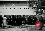 Immagine di La Croce Rossa infermieri tornare negli Stati Uniti Saint Nazaire Francia, 1919, secondo 25 filmato di repertorio 65675029221
