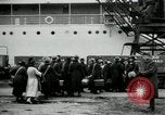 Immagine di La Croce Rossa infermieri tornare negli Stati Uniti Saint Nazaire Francia, 1919, secondo 26 filmato di repertorio 65675029221
