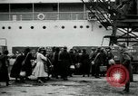 Immagine di La Croce Rossa infermieri tornare negli Stati Uniti Saint Nazaire Francia, 1919, secondo 27 filmato di repertorio 65675029221