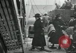 Immagine di La Croce Rossa infermieri tornare negli Stati Uniti Saint Nazaire Francia, 1919, secondo 28 filmato di repertorio 65675029221