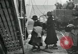 Immagine di La Croce Rossa infermieri tornare negli Stati Uniti Saint Nazaire Francia, 1919, secondo 31 filmato di repertorio 65675029221