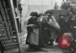 Immagine di La Croce Rossa infermieri tornare negli Stati Uniti Saint Nazaire Francia, 1919, secondo 35 filmato di repertorio 65675029221