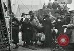 Immagine di La Croce Rossa infermieri tornare negli Stati Uniti Saint Nazaire Francia, 1919, secondo 37 filmato di repertorio 65675029221