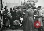 Immagine di La Croce Rossa infermieri tornare negli Stati Uniti Saint Nazaire Francia, 1919, secondo 39 filmato di repertorio 65675029221