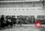 Immagine di La Croce Rossa infermieri tornare negli Stati Uniti Saint Nazaire Francia, 1919, secondo 48 filmato di repertorio 65675029221