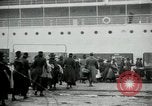 Immagine di La Croce Rossa infermieri tornare negli Stati Uniti Saint Nazaire Francia, 1919, secondo 49 filmato di repertorio 65675029221