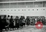 Immagine di La Croce Rossa infermieri tornare negli Stati Uniti Saint Nazaire Francia, 1919, secondo 50 filmato di repertorio 65675029221