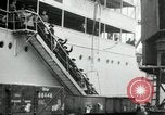 Immagine di La Croce Rossa infermieri tornare negli Stati Uniti Saint Nazaire Francia, 1919, secondo 62 filmato di repertorio 65675029221