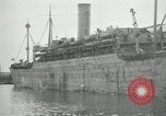 Standbild American 64 Küstenartillerie Rückkehr Saint Nazaire Frankreich, 1919, aus Sekunde 25 historischem Filmmaterial Videoclip 65675029226