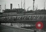 Standbild American 64 Küstenartillerie Rückkehr Saint Nazaire Frankreich, 1919, aus Sekunde 45 historischem Filmmaterial Videoclip 65675029226