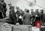 Standbild American 64 Küstenartillerie Rückkehr Saint Nazaire Frankreich, 1919, aus Sekunde 50 historischem Filmmaterial Videoclip 65675029226