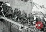 Standbild verletzten amerikanischen Truppen Rückkehr aus Ersten Weltkrieg Saint Nazaire Frankreich, 1919, aus Sekunde 32 historischem Filmmaterial Videoclip 65675029227