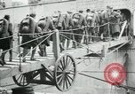 Standbild American70th und 71 Küste Artillerie auf SS Mandschurei Saint Nazaire Frankreich, 1919, aus Sekunde 13 historischem Filmmaterial Videoclip 65675029228