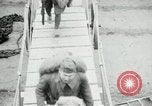 Standbild American70th und 71 Küste Artillerie auf SS Mandschurei Saint Nazaire Frankreich, 1919, aus Sekunde 44 historischem Filmmaterial Videoclip 65675029228