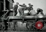 Standbild Railroad guns Belleville Frankreich, 1918, aus Sekunde 54 historischem Filmmaterial Videoclip 65675029230