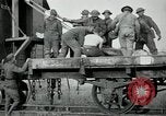 Standbild Railroad guns Belleville Frankreich, 1918, aus Sekunde 59 historischem Filmmaterial Videoclip 65675029230
