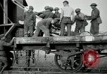 Standbild Railroad guns Belleville Frankreich, 1918, aus Sekunde 62 historischem Filmmaterial Videoclip 65675029230