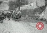 Immagine di Noi le truppe dell esercito francese con i bambini nella prima guerra mondiale Francia, 1918, secondo 30 filmato di repertorio 65675029238