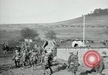 Immagine di Noi le truppe dell esercito francese con i bambini nella prima guerra mondiale Francia, 1918, secondo 33 filmato di repertorio 65675029238