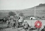 Immagine di Noi le truppe dell esercito francese con i bambini nella prima guerra mondiale Francia, 1918, secondo 35 filmato di repertorio 65675029238