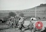 Immagine di Noi le truppe dell esercito francese con i bambini nella prima guerra mondiale Francia, 1918, secondo 36 filmato di repertorio 65675029238