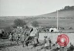 Immagine di Noi le truppe dell esercito francese con i bambini nella prima guerra mondiale Francia, 1918, secondo 41 filmato di repertorio 65675029238