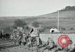 Immagine di Noi le truppe dell esercito francese con i bambini nella prima guerra mondiale Francia, 1918, secondo 43 filmato di repertorio 65675029238