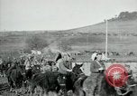 Immagine di Noi le truppe dell esercito francese con i bambini nella prima guerra mondiale Francia, 1918, secondo 56 filmato di repertorio 65675029238