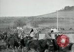 Immagine di Noi le truppe dell esercito francese con i bambini nella prima guerra mondiale Francia, 1918, secondo 57 filmato di repertorio 65675029238